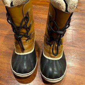 Size 4 Sorel Youth Yoot Pac Winter Boots
